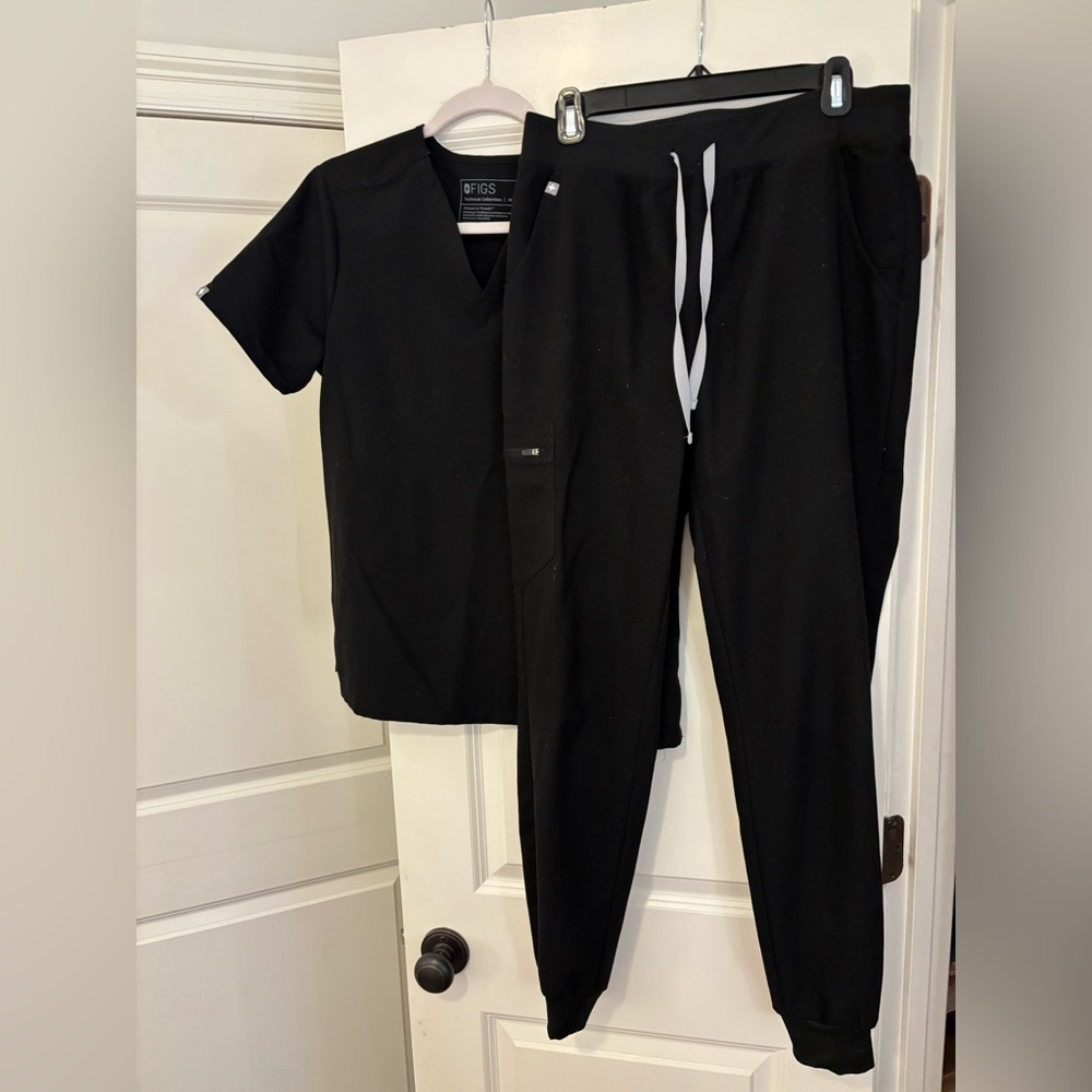 Figs Women's Zamora Joggers and Catarina Top